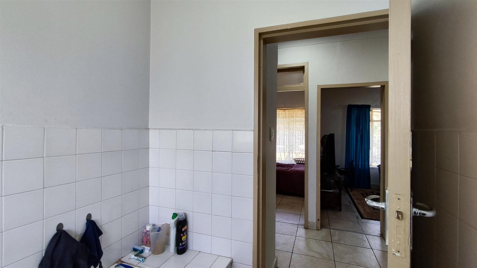 Bathroom 2 - 4 square meters of property in Three Rivers