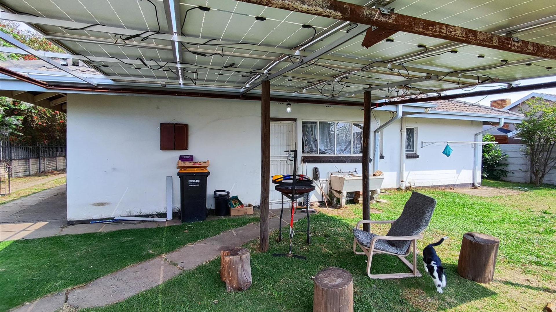 Patio - 13 square meters of property in Three Rivers