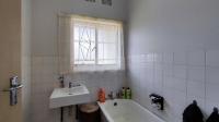 Bathroom 2 - 4 square meters of property in Three Rivers