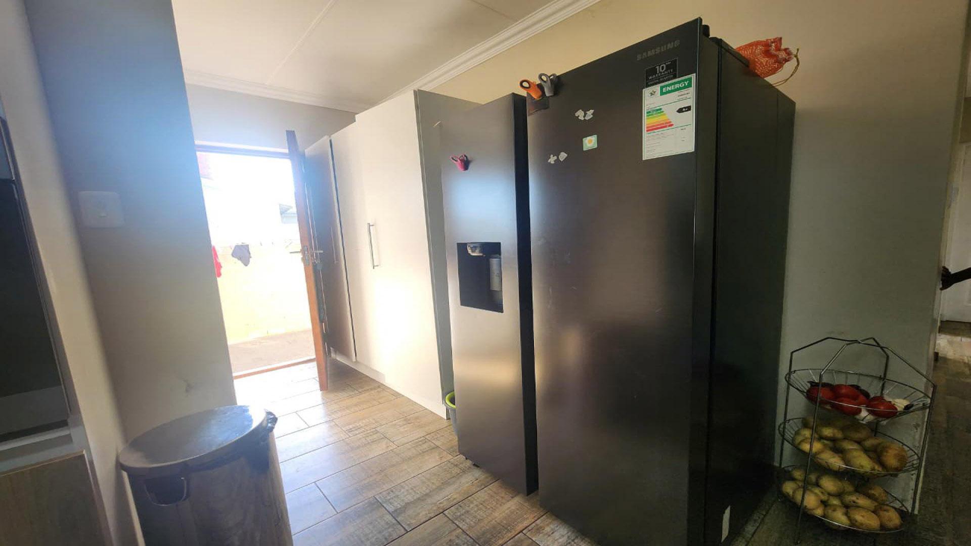 Kitchen of property in Fountains Estate