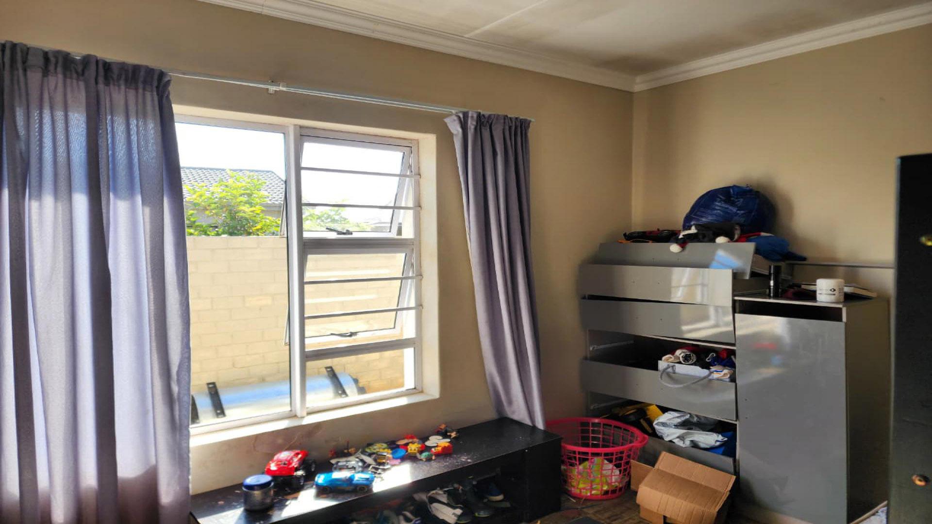 Bed Room 2 of property in Fountains Estate