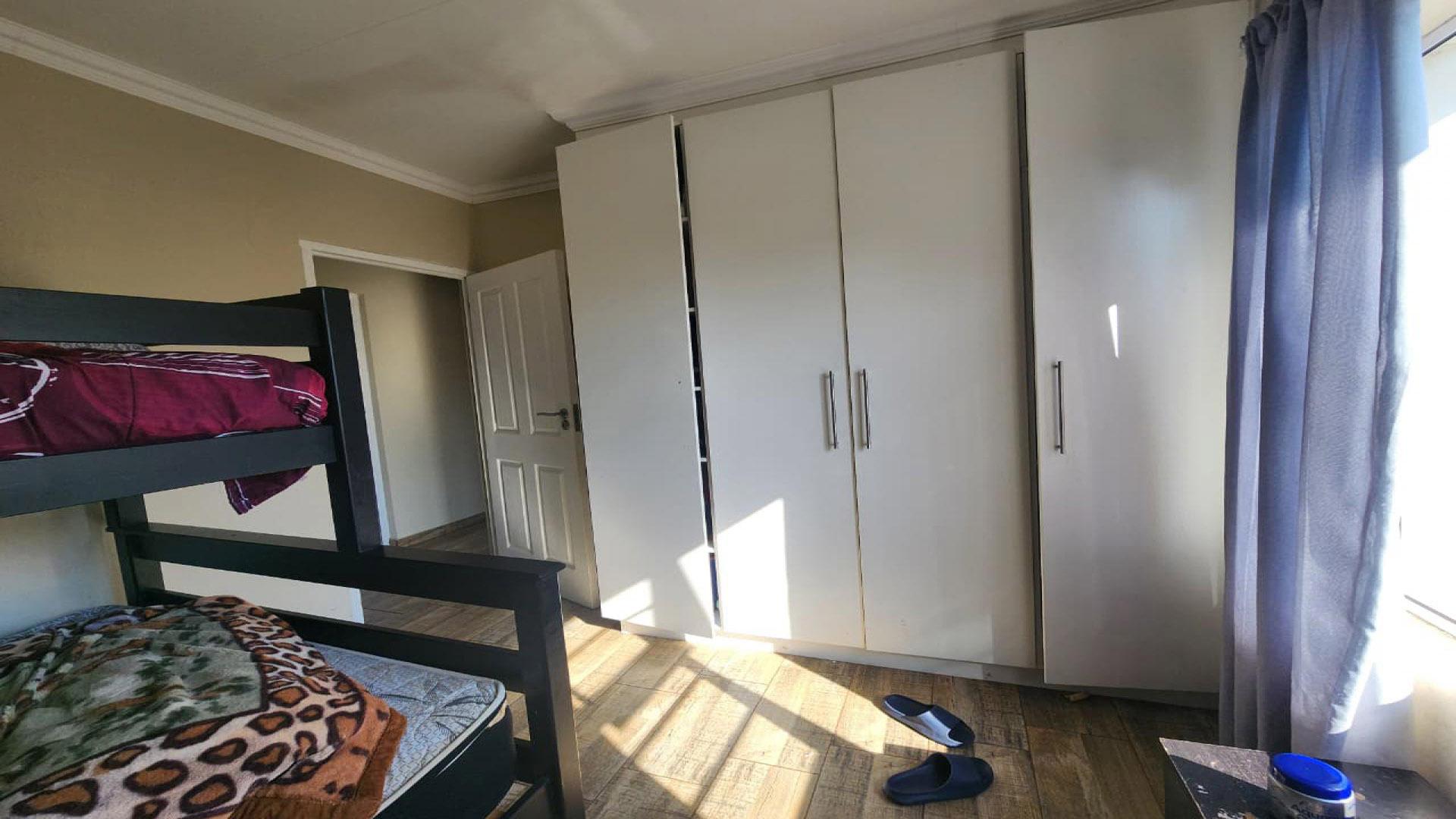 Bed Room 2 of property in Fountains Estate