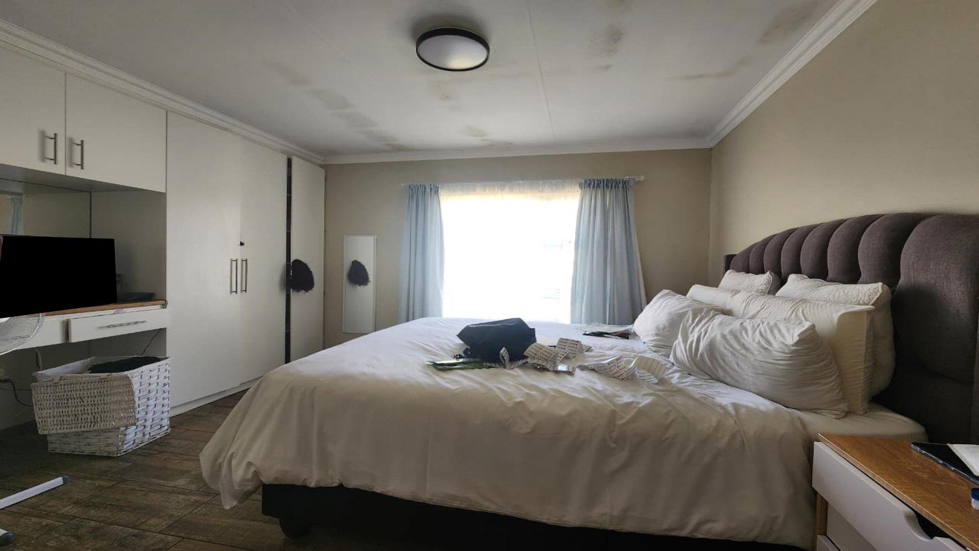 Bed Room 1 of property in Fountains Estate