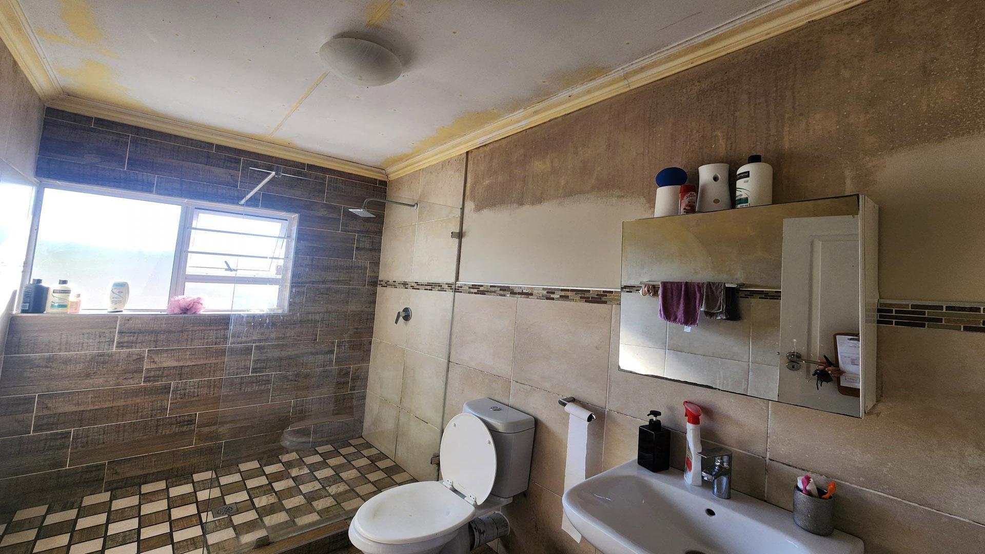 Bathroom 2 of property in Fountains Estate