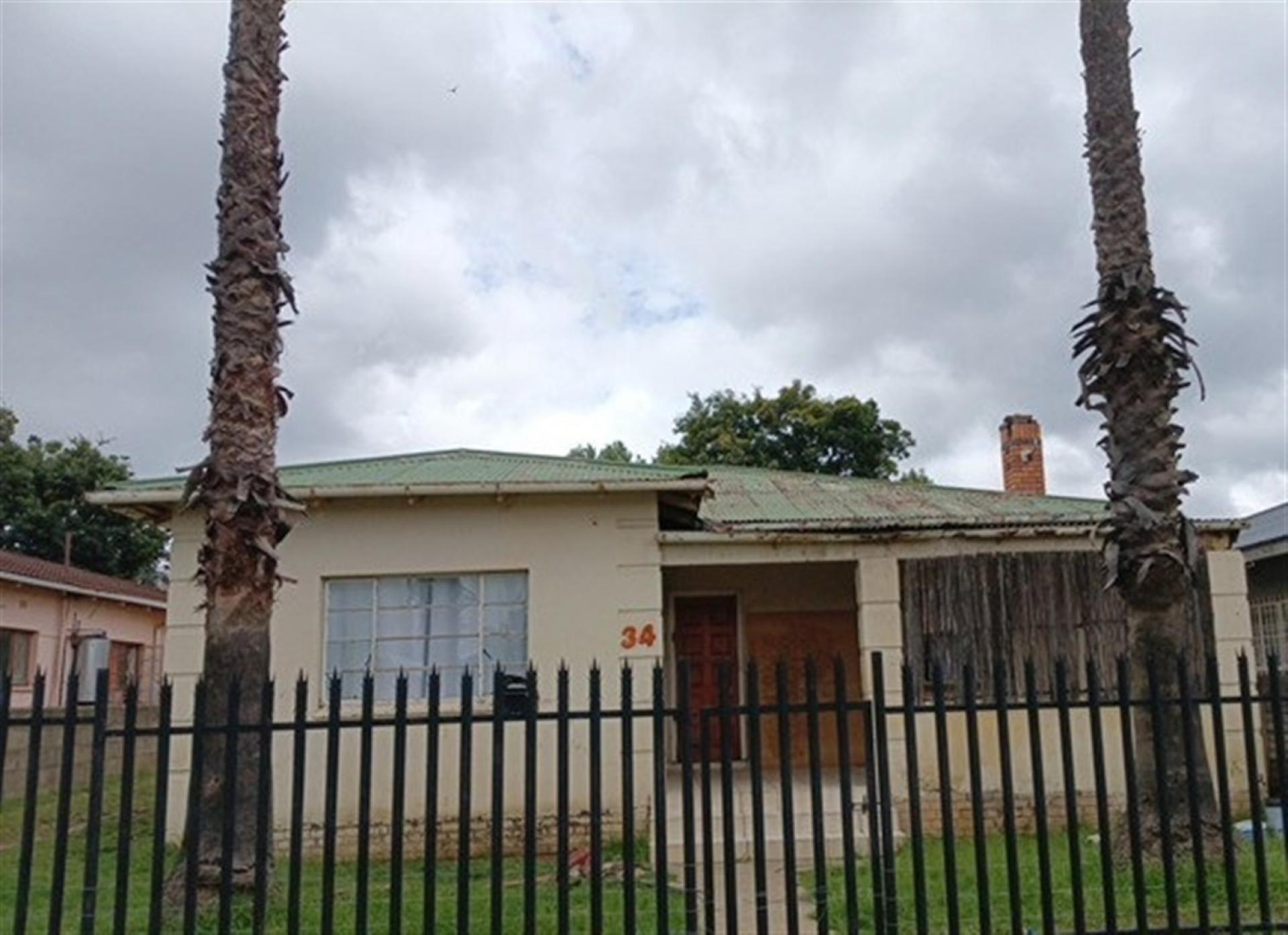 Front View of property in Geduld