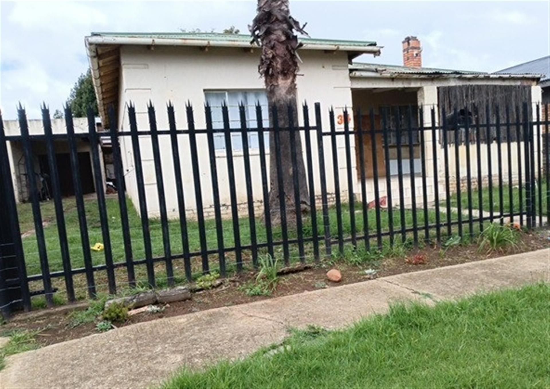 Front View of property in Geduld
