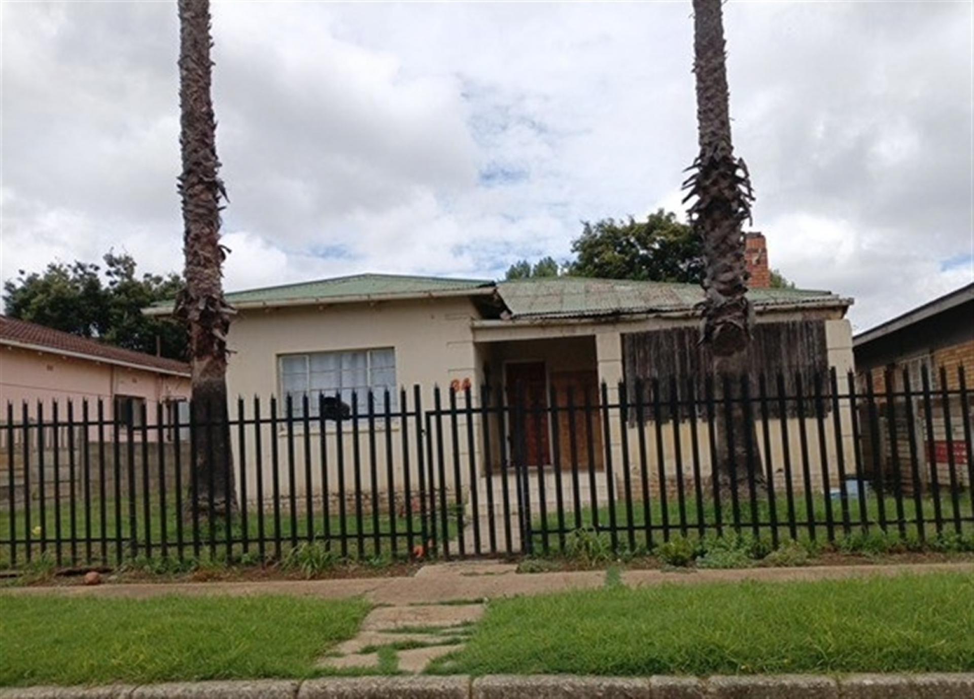 Front View of property in Geduld