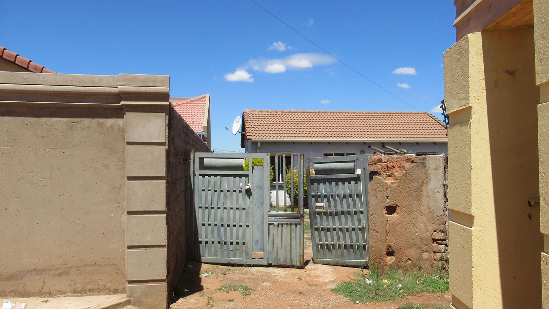 Front View of property in Protea Glen