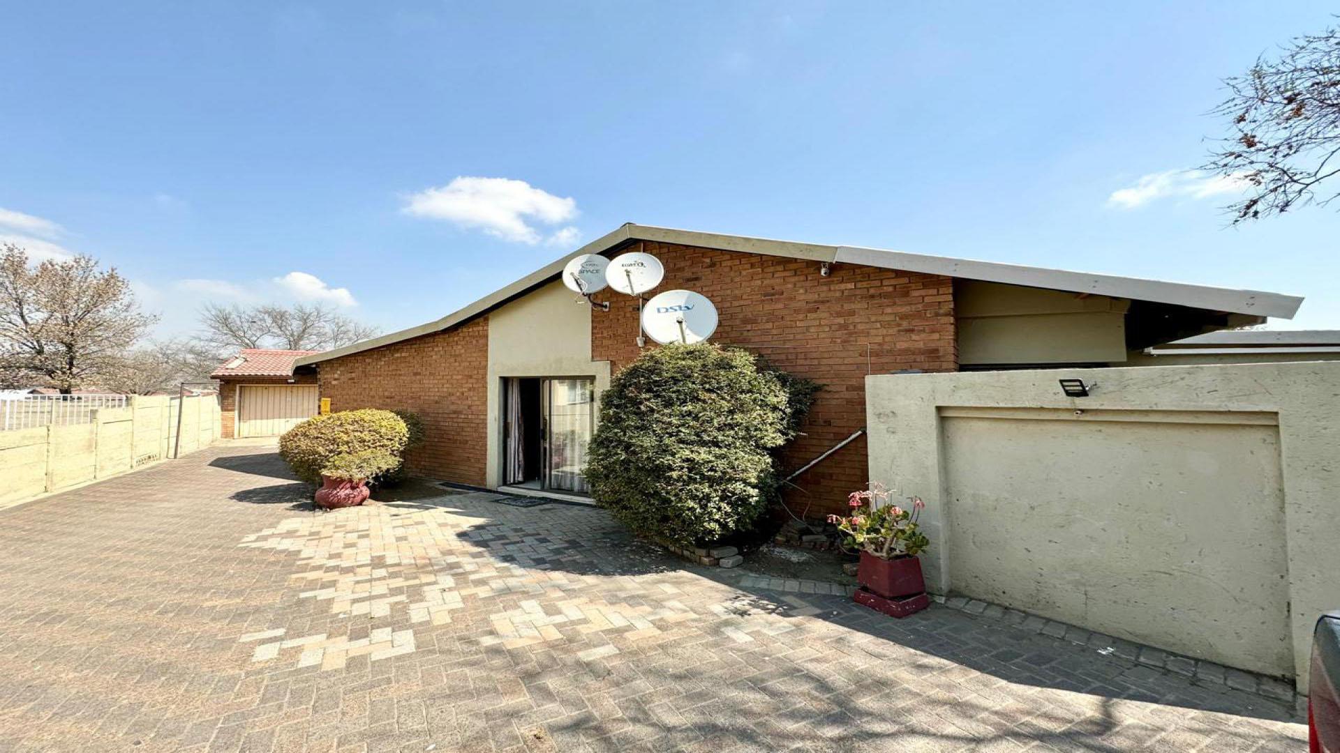 Front View of property in Secunda