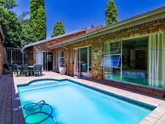 3 Bedroom House for Sale For Sale in Faerie Glen MR619856