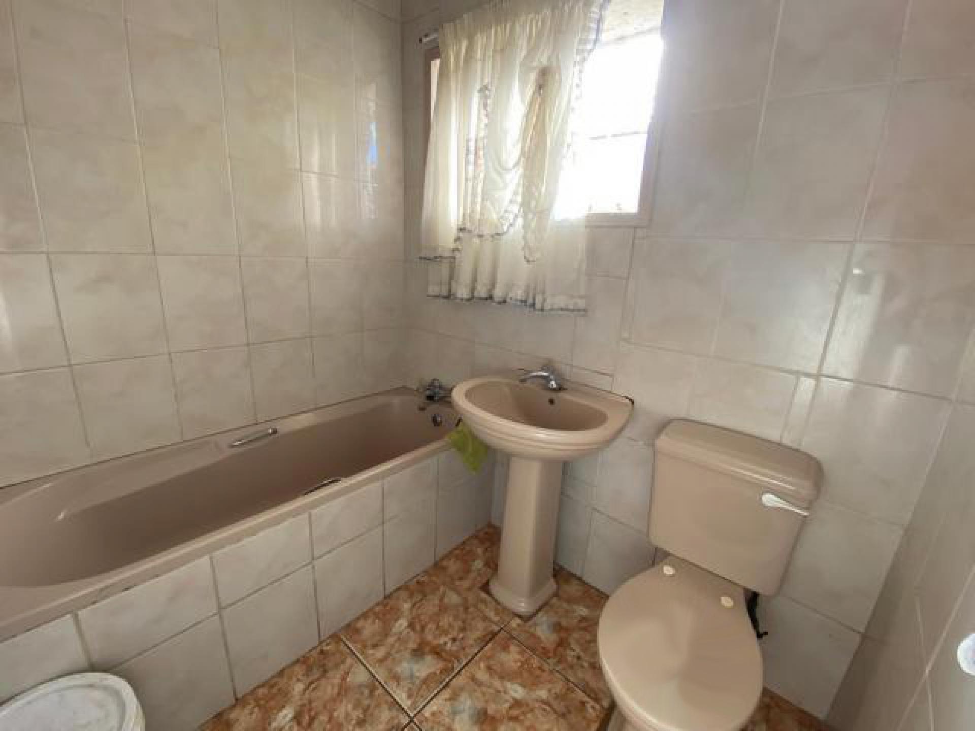 Bathroom 1 of property in Ladysmith