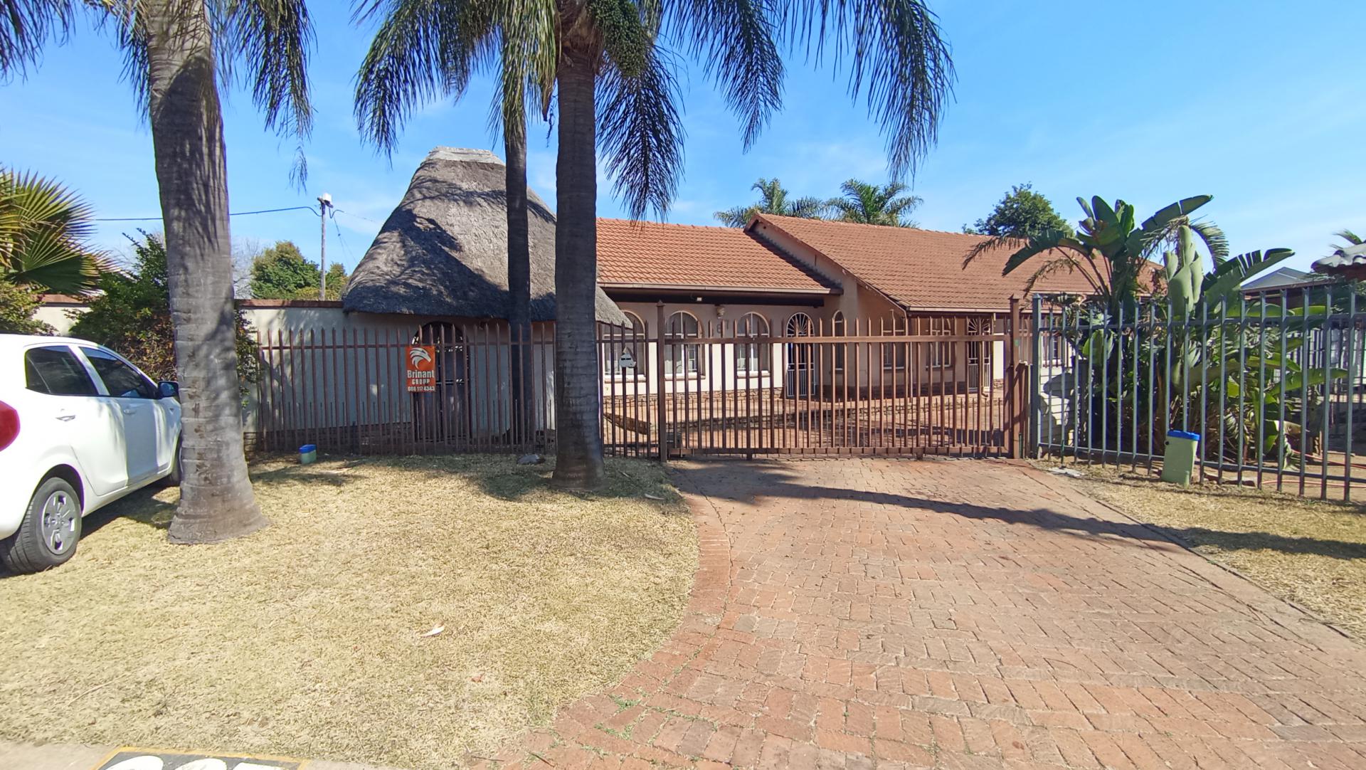 Front View of property in Daspoort