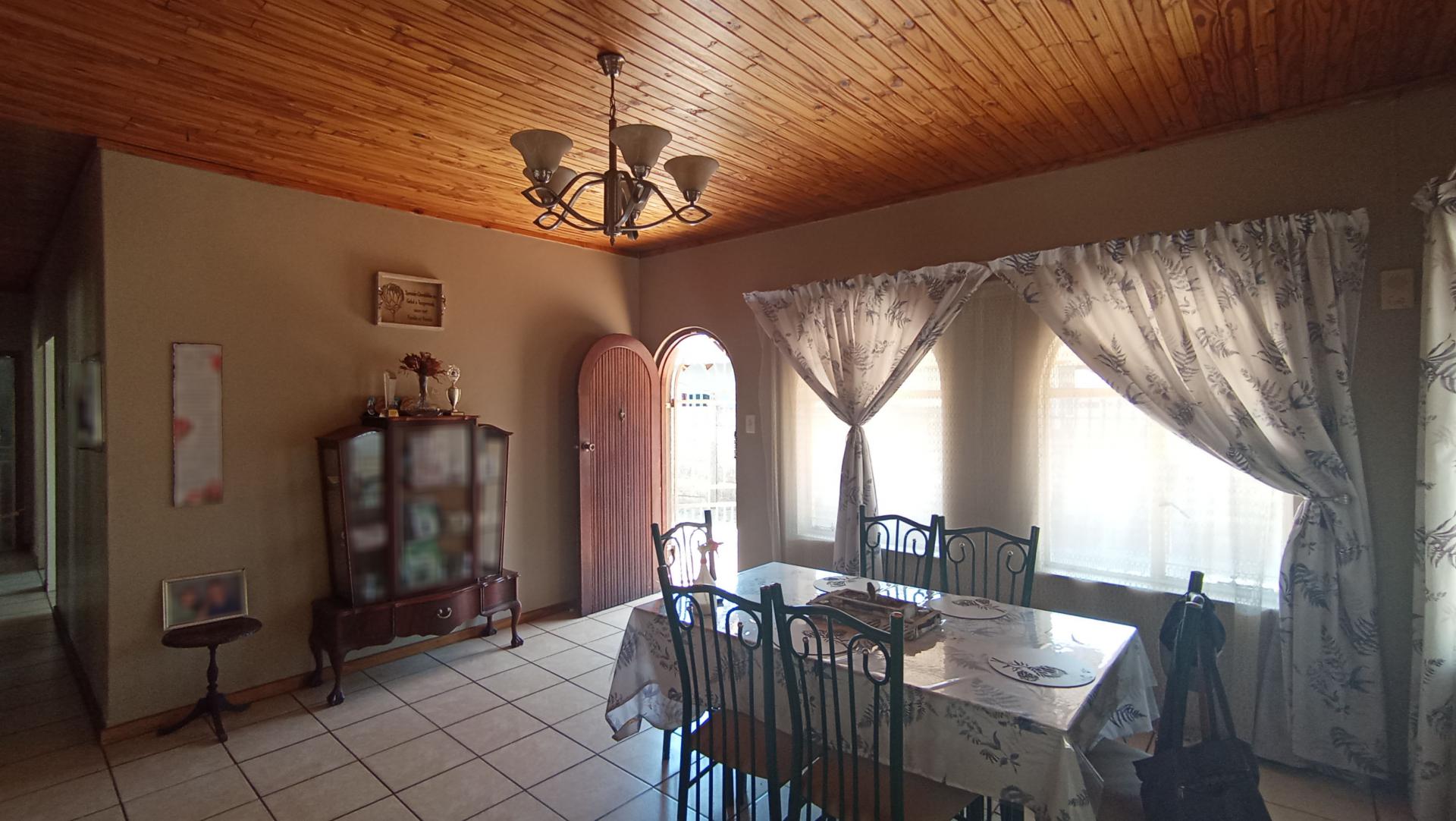 Dining Room - 40 square meters of property in Daspoort