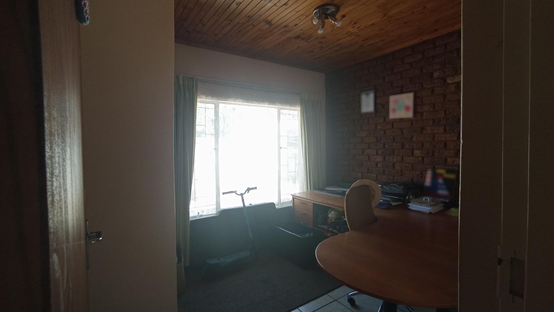 Study - 10 square meters of property in Daspoort