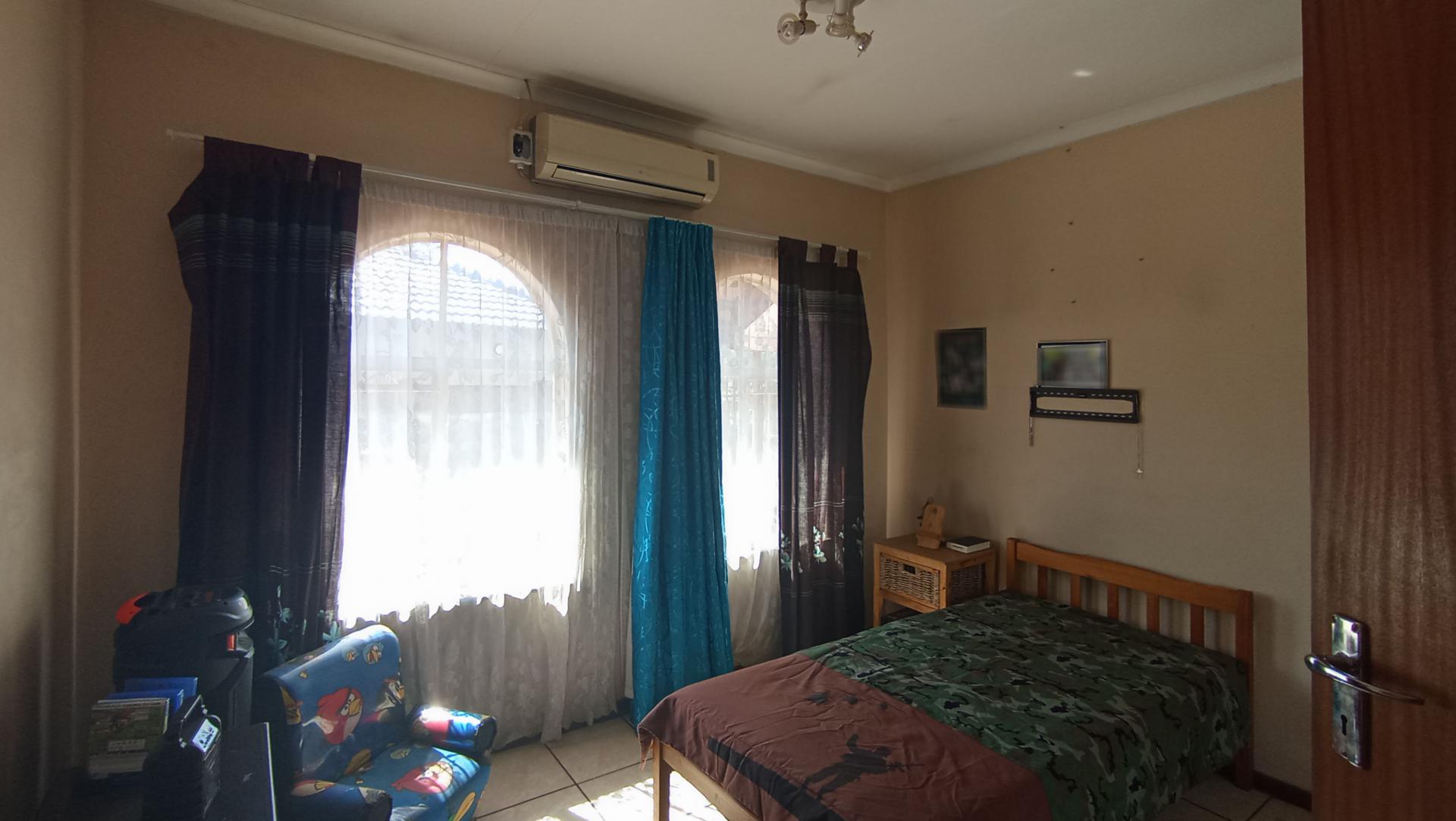 Bed Room 2 - 14 square meters of property in Daspoort