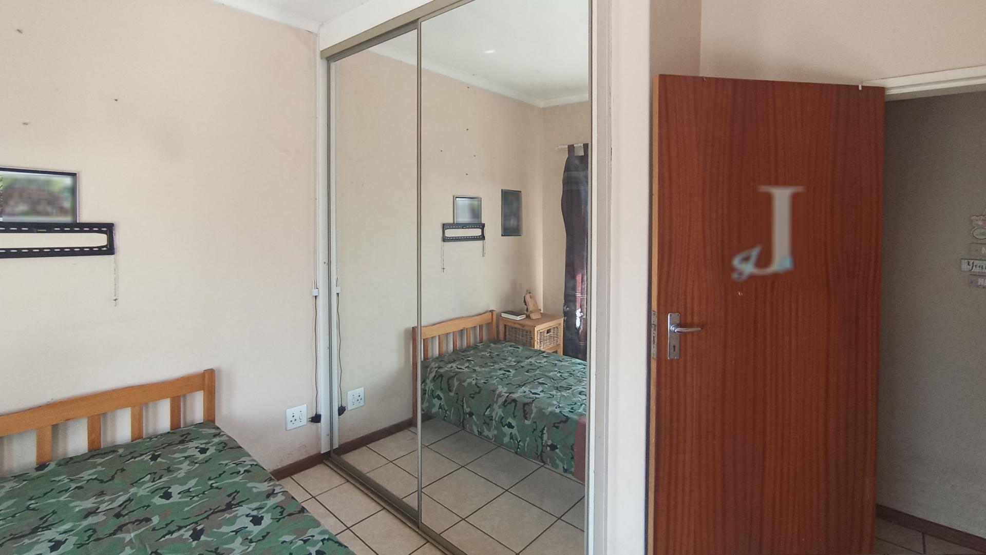 Bed Room 2 - 14 square meters of property in Daspoort