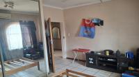 Bed Room 1 of property in Daspoort