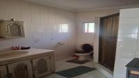 Bathroom 1 of property in Daspoort