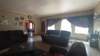 Lounges - 31 square meters of property in Daspoort