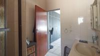 Main Bathroom - 7 square meters of property in Daspoort