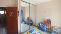 Bed Room 1 - 13 square meters of property in Daspoort