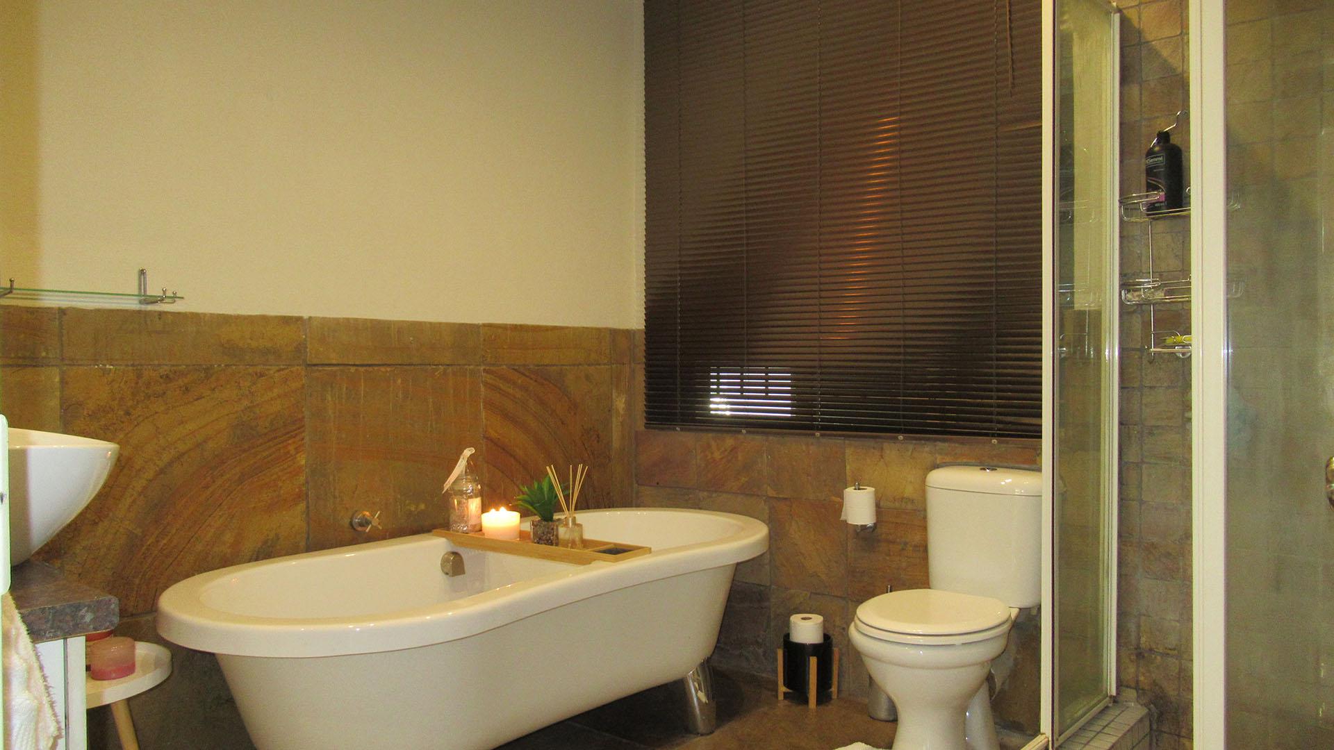 Bathroom 1 - 8 square meters of property in Blairgowrie