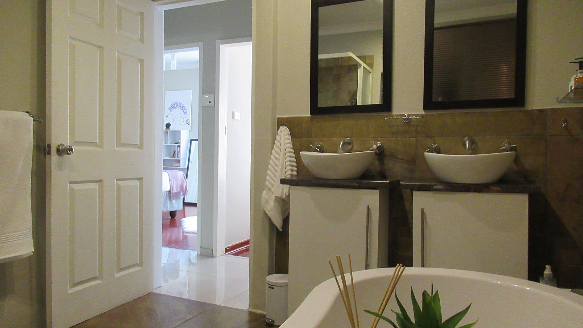 Bathroom 1 - 8 square meters of property in Blairgowrie