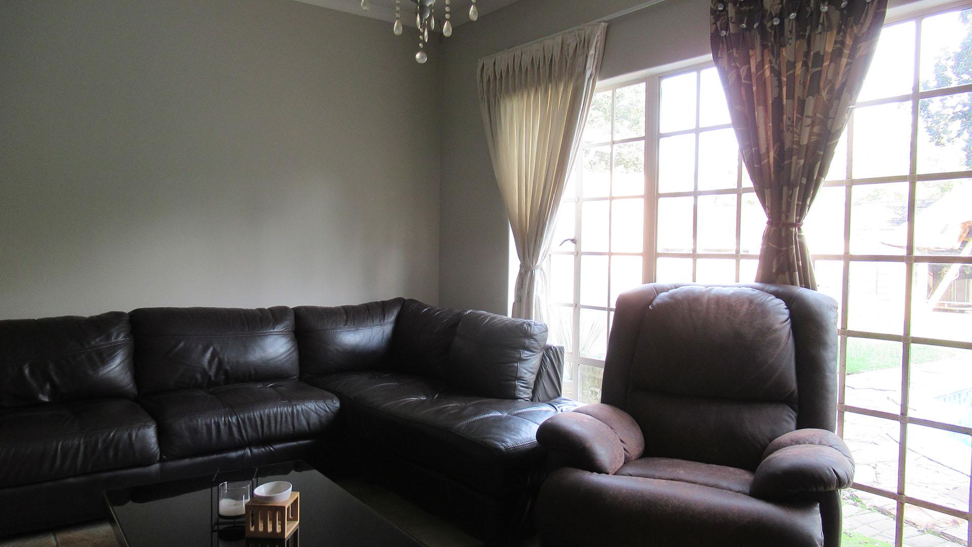 TV Room - 18 square meters of property in Blairgowrie