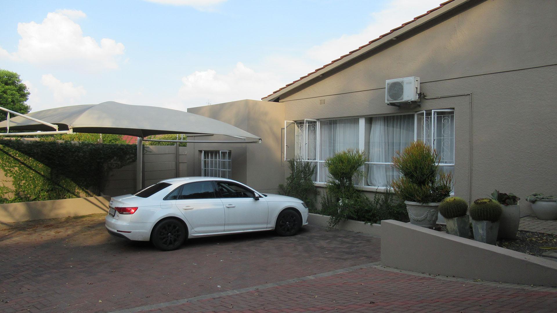 Front View of property in Blairgowrie