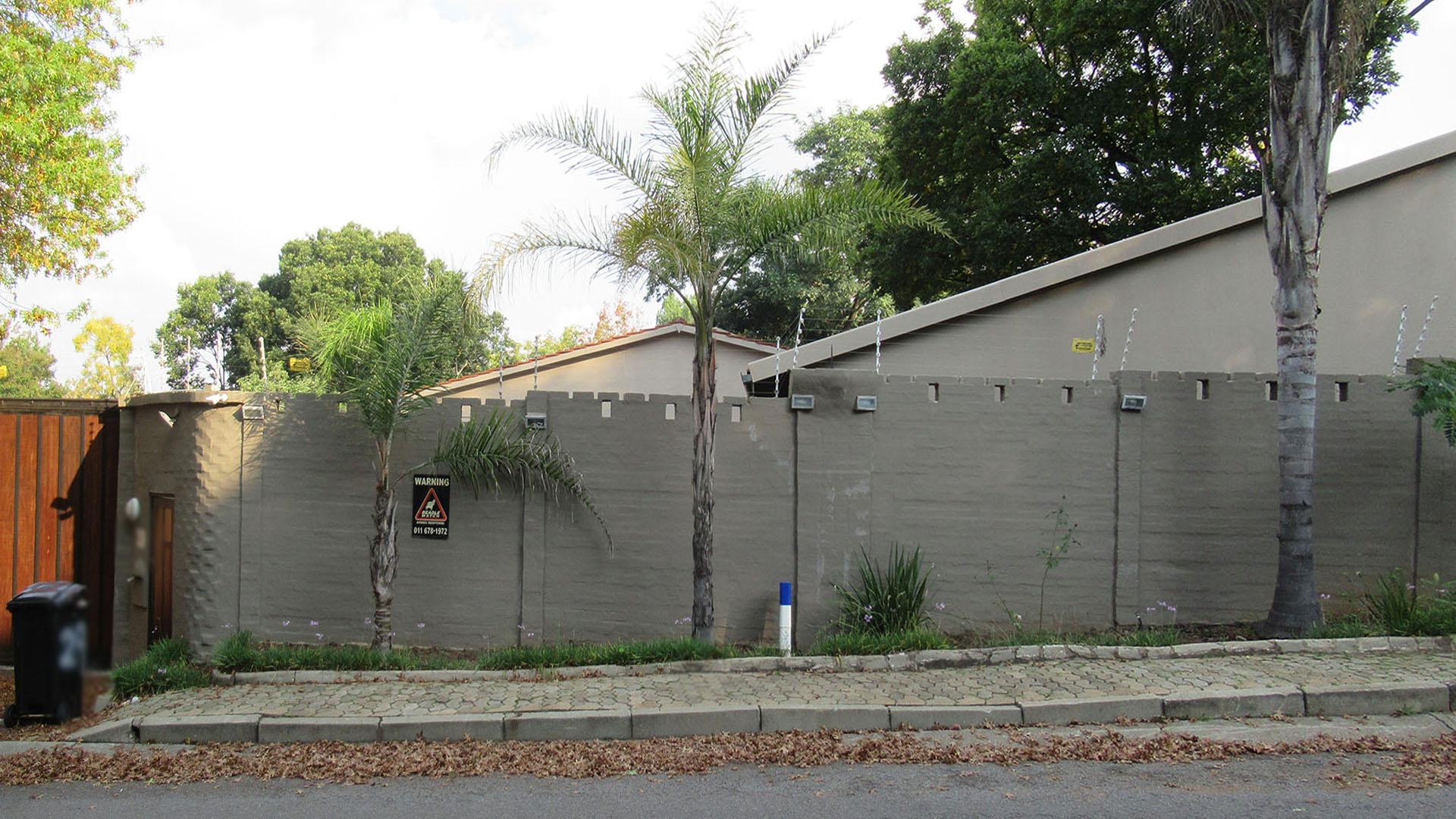 Front View of property in Blairgowrie