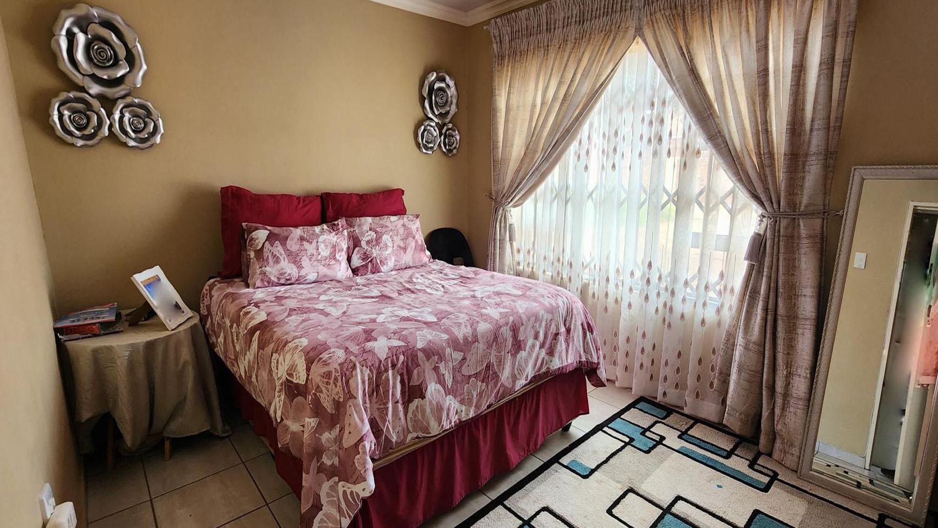 Bed Room 2 of property in Stilfontein