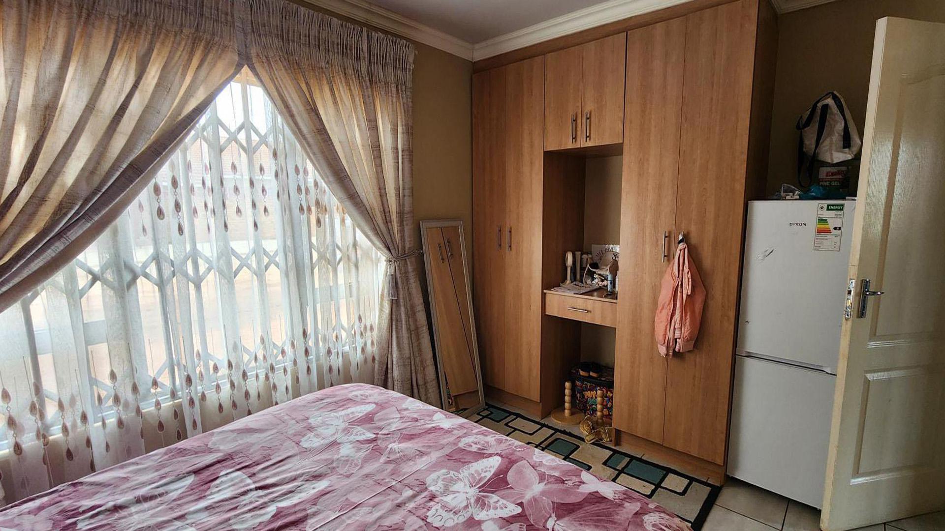 Bed Room 2 of property in Stilfontein