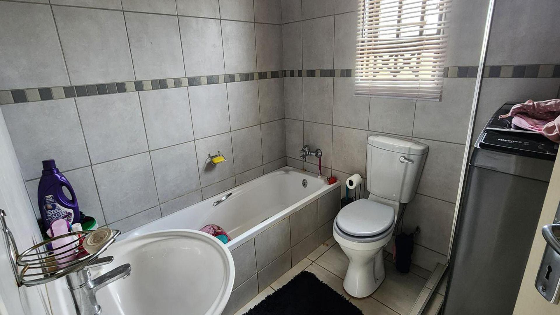 Bathroom 1 of property in Stilfontein