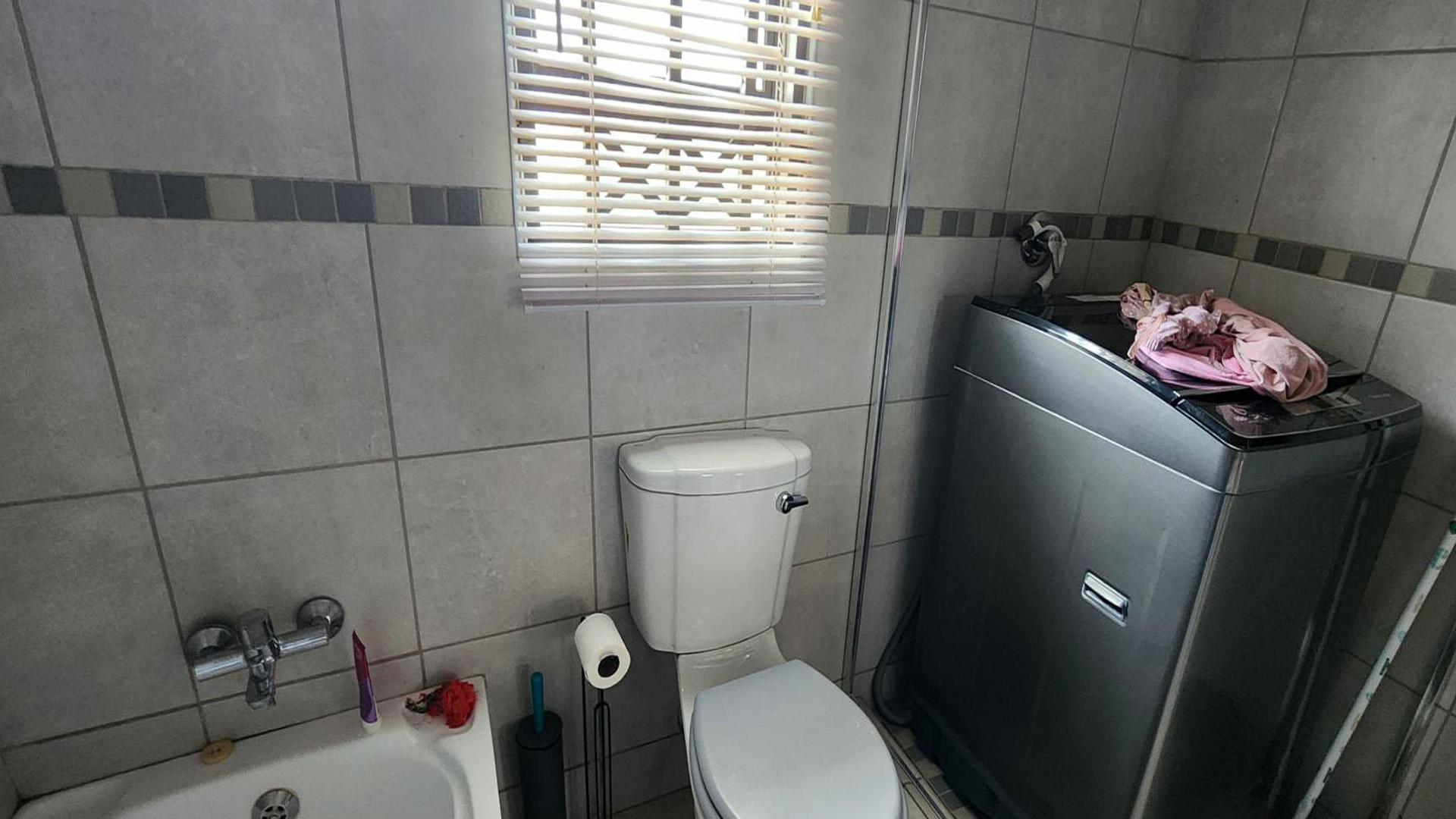 Bathroom 1 of property in Stilfontein