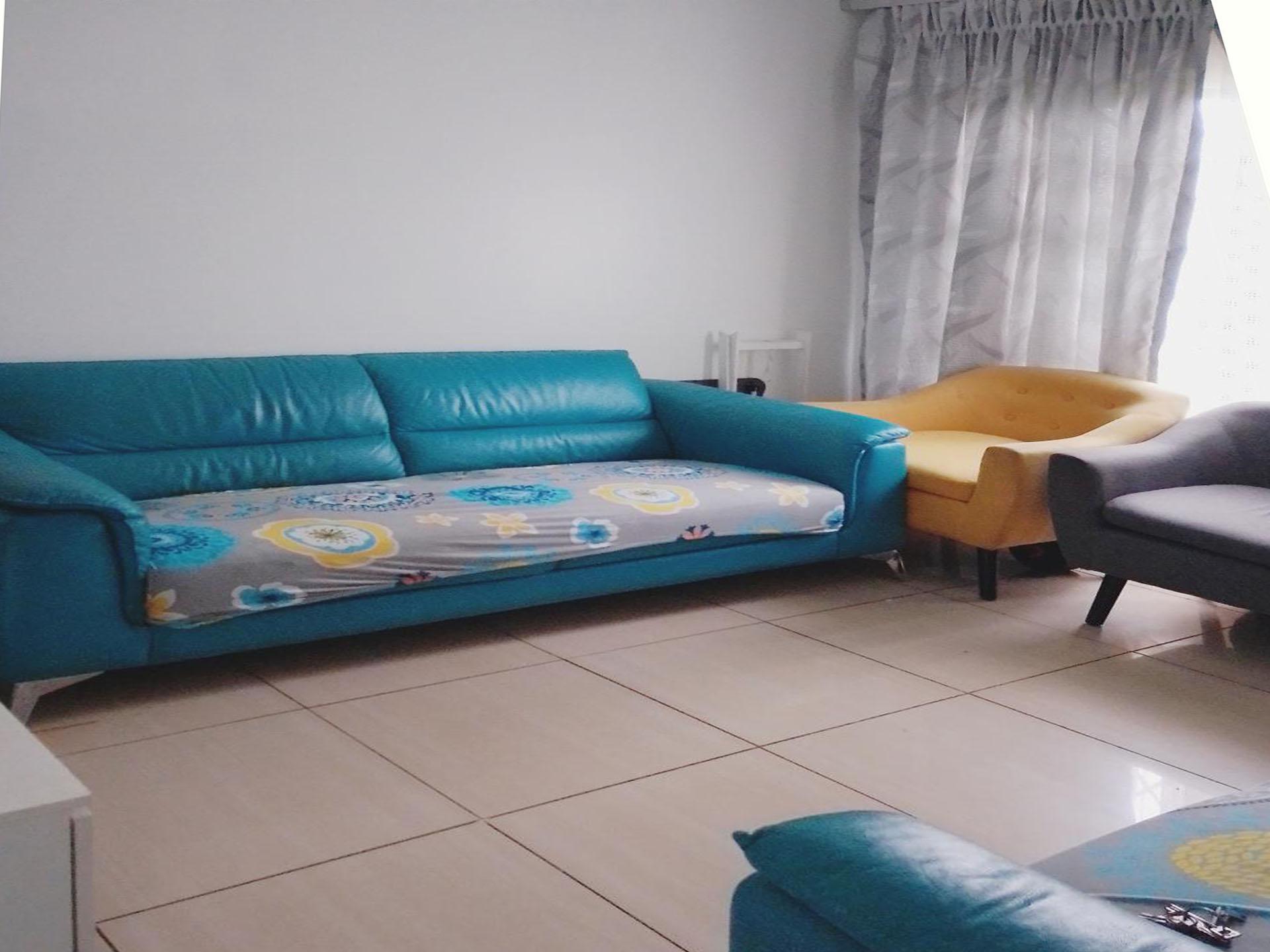 Lounges - 11 square meters of property in Esikhawini
