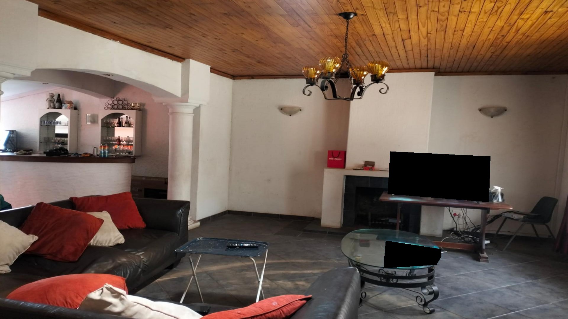 Lounges - 29 square meters of property in Florida Hills