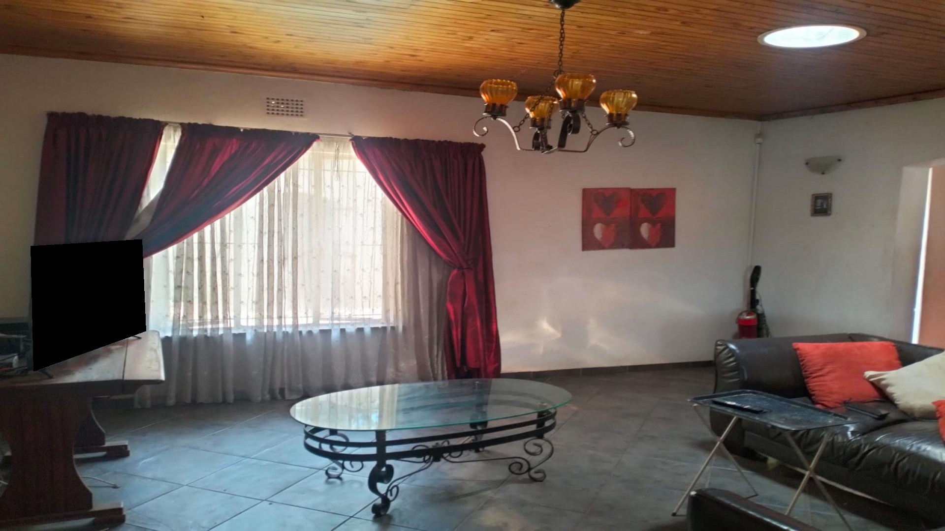 Lounges - 29 square meters of property in Florida Hills
