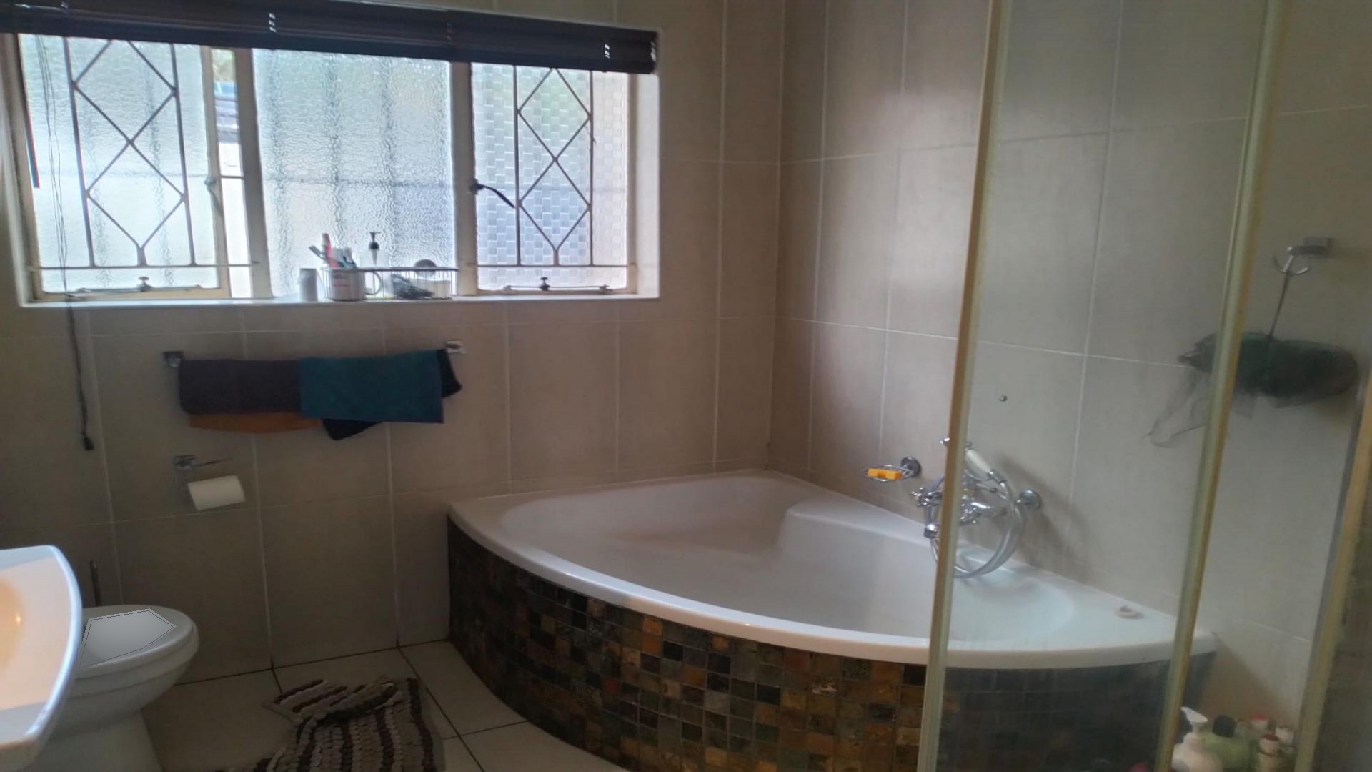Bathroom 2 of property in Florida Hills