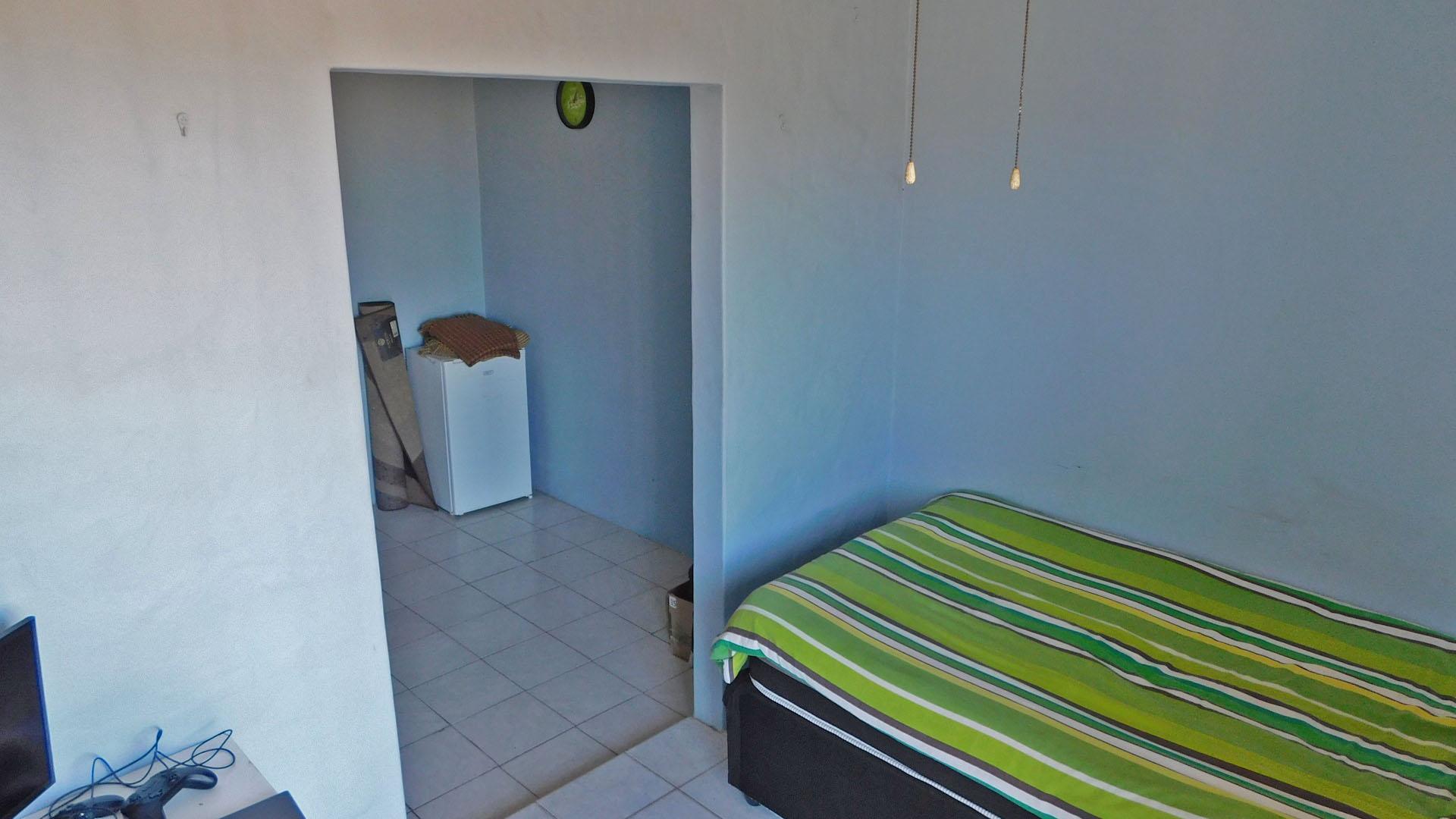 Bed Room 1 - 25 square meters of property in Wentworth 