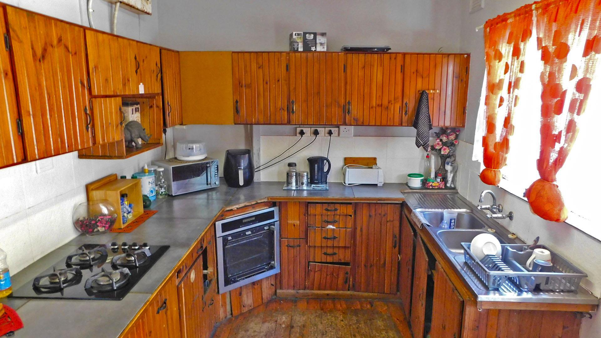 Kitchen - 27 square meters of property in Wentworth 