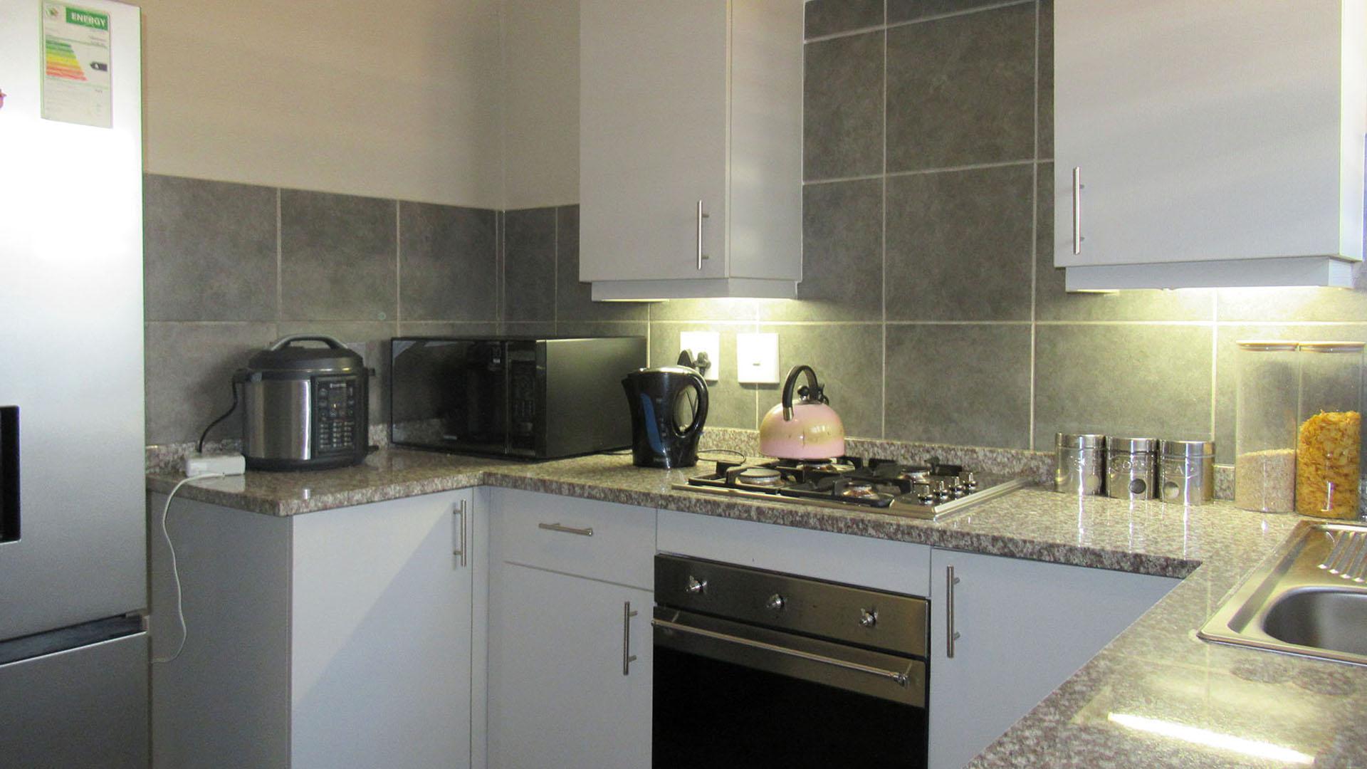 Kitchen - 11 square meters of property in South Hills