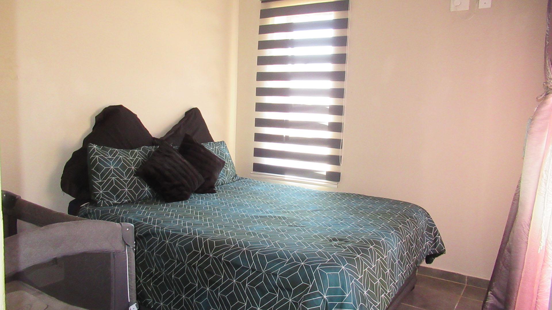 Main Bedroom - 12 square meters of property in South Hills