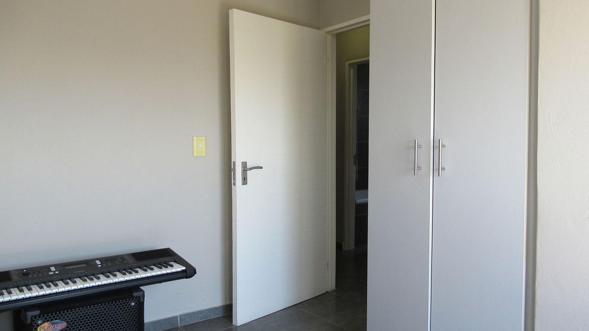 Bed Room 2 - 8 square meters of property in South Hills