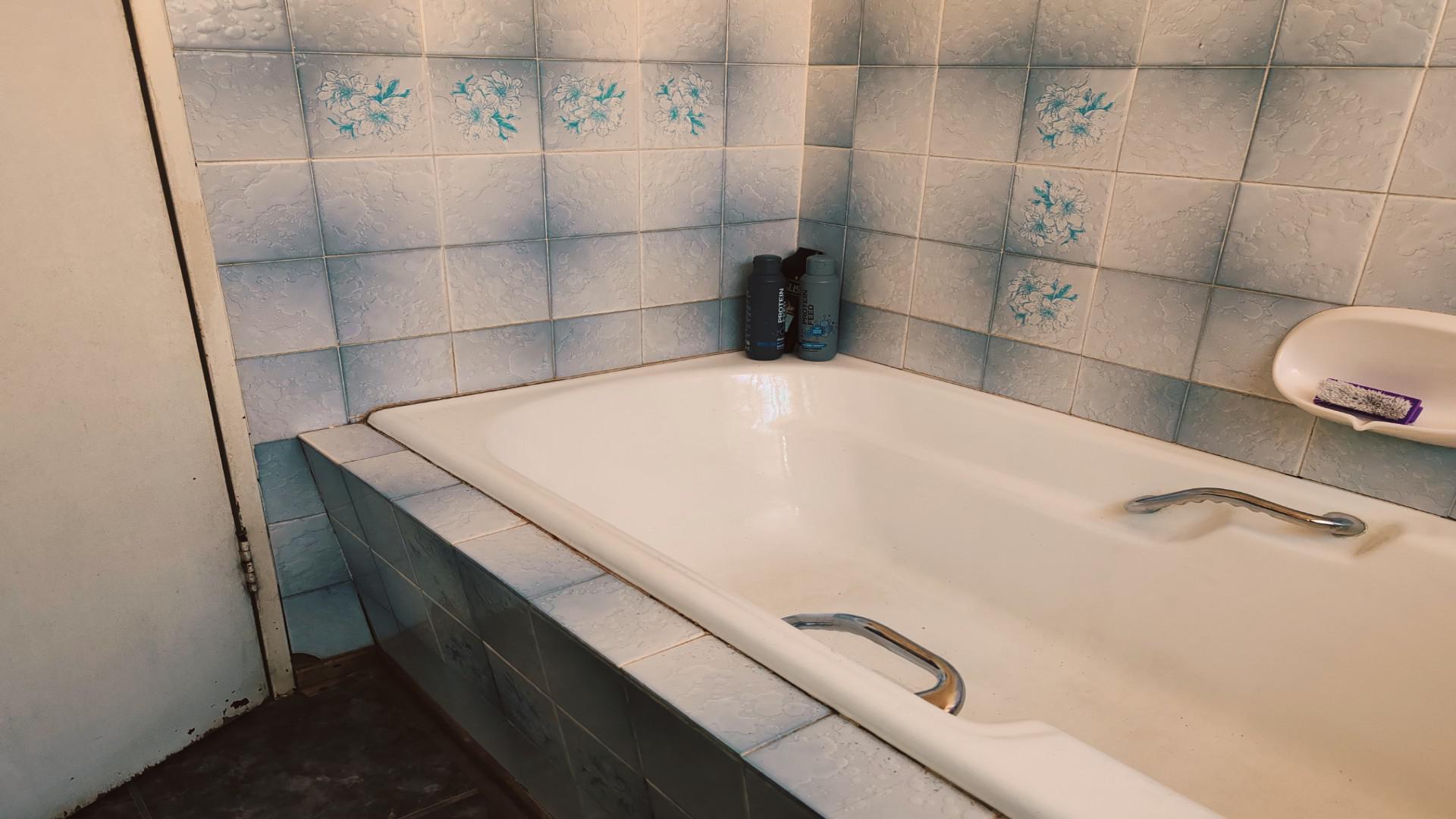 Bathroom 1 of property in Pellissier