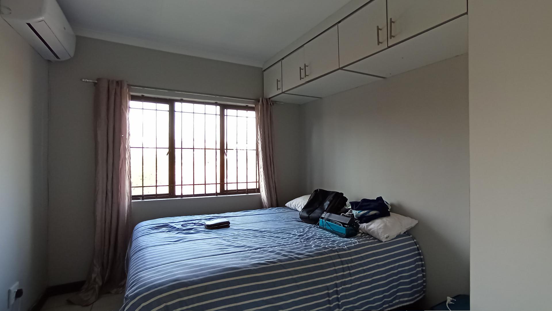 Bed Room 1 - 12 square meters of property in Halfway Gardens