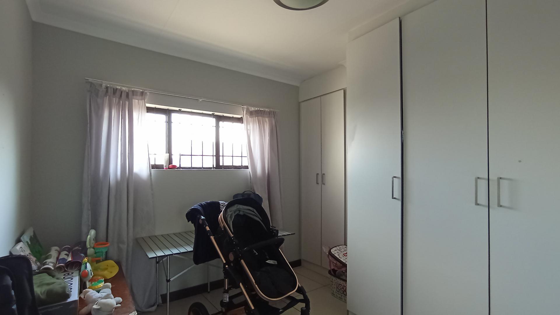 Bed Room 2 - 10 square meters of property in Halfway Gardens