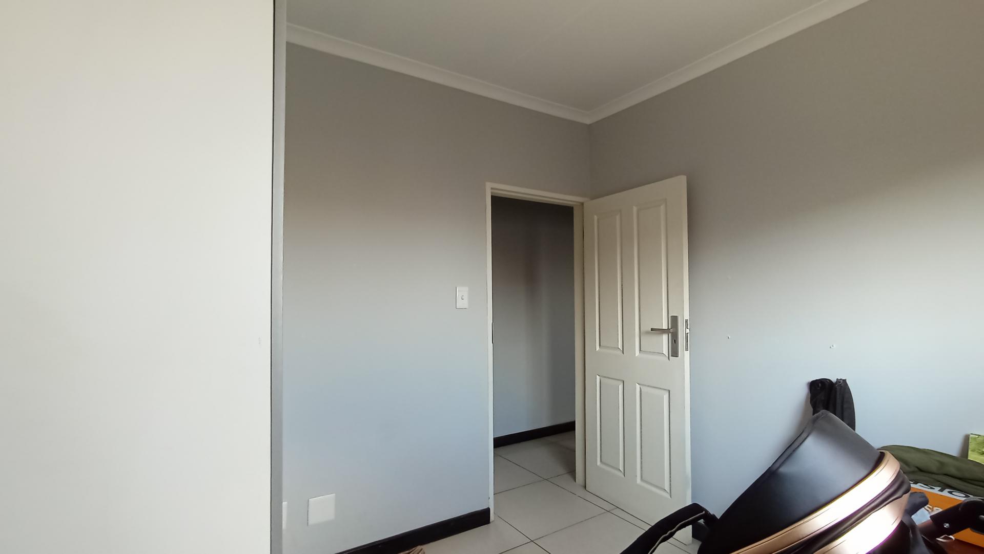 Bed Room 2 - 10 square meters of property in Halfway Gardens