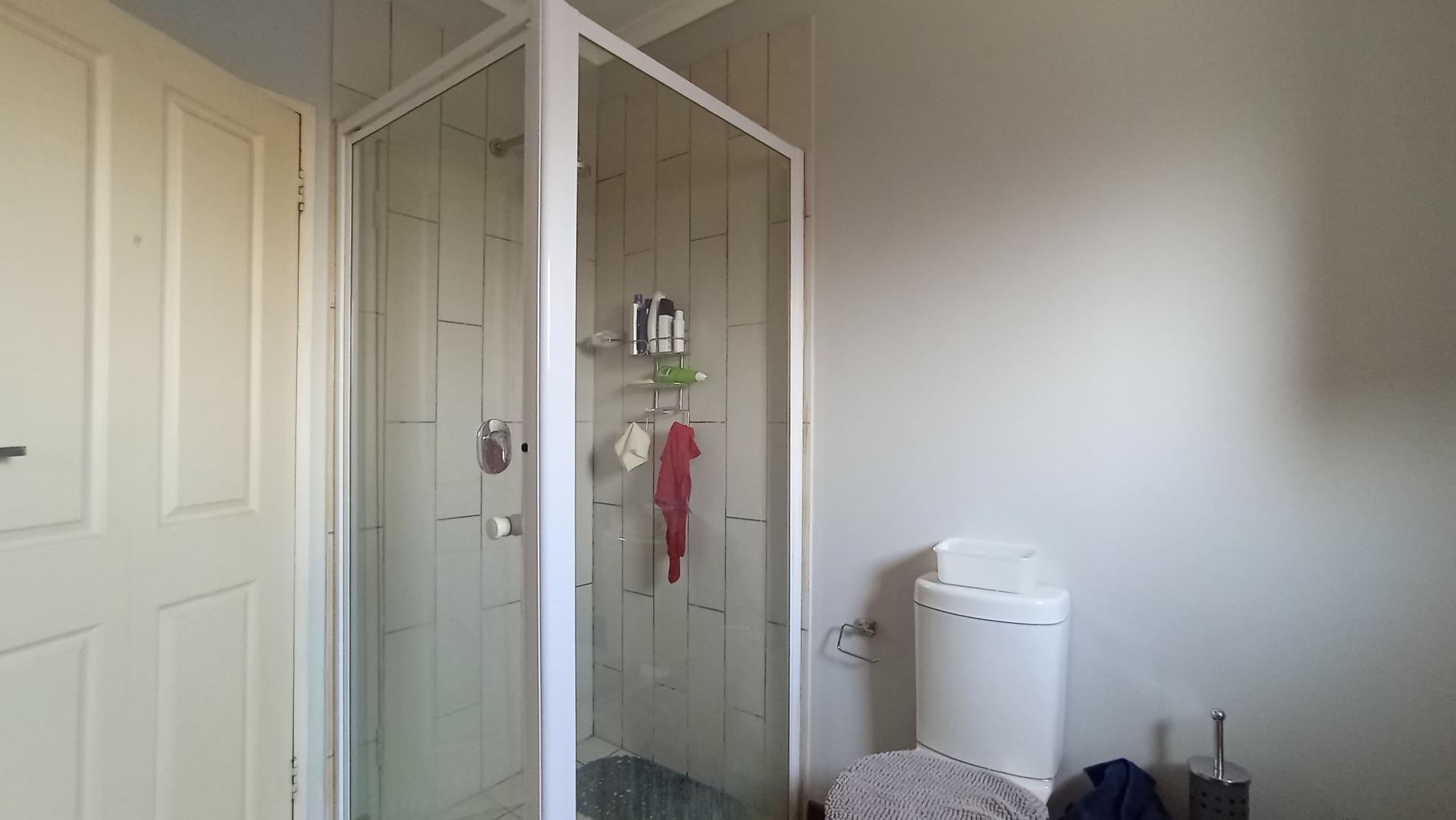 Bathroom 1 - 8 square meters of property in Halfway Gardens