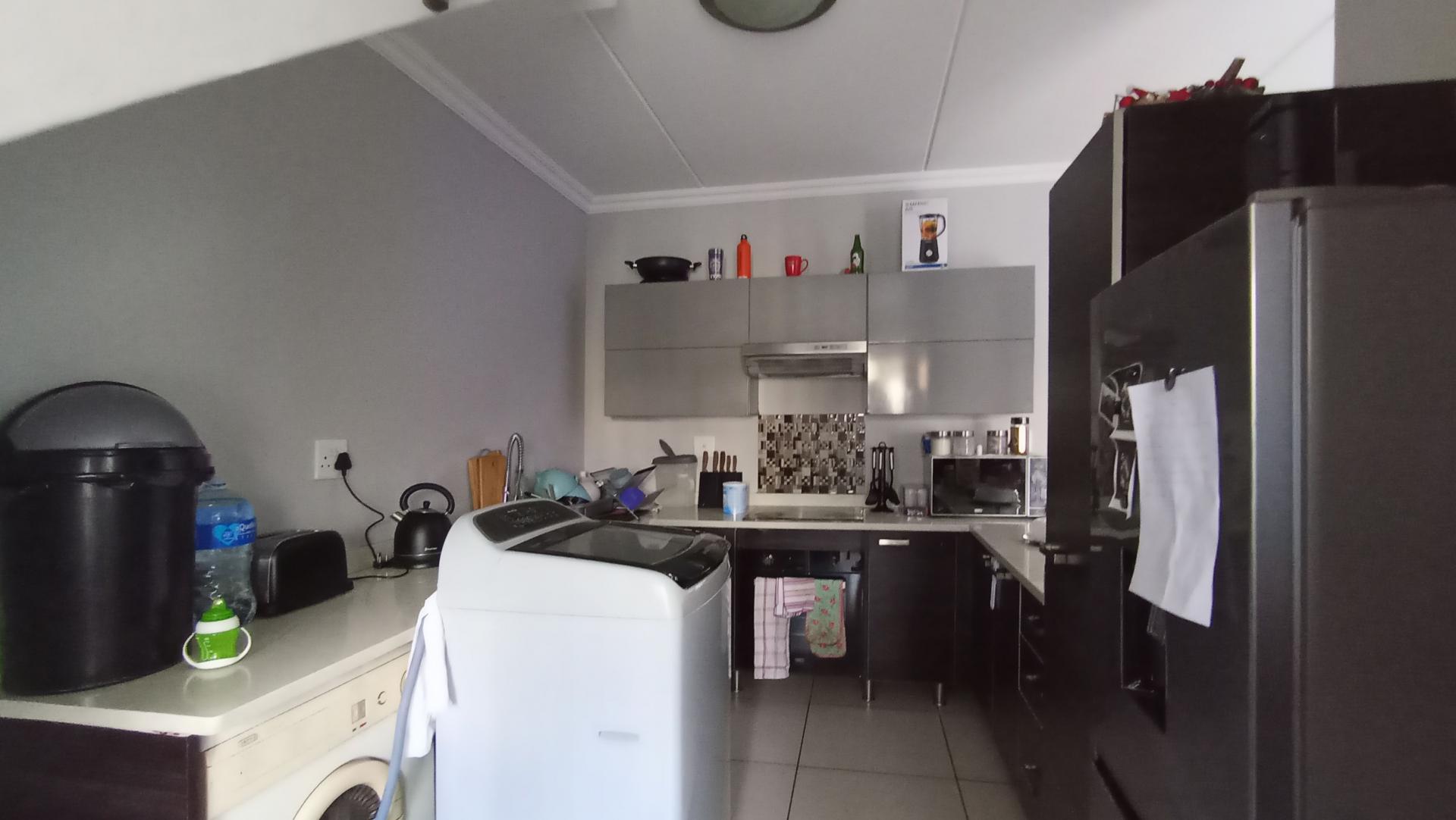 Kitchen - 13 square meters of property in Halfway Gardens