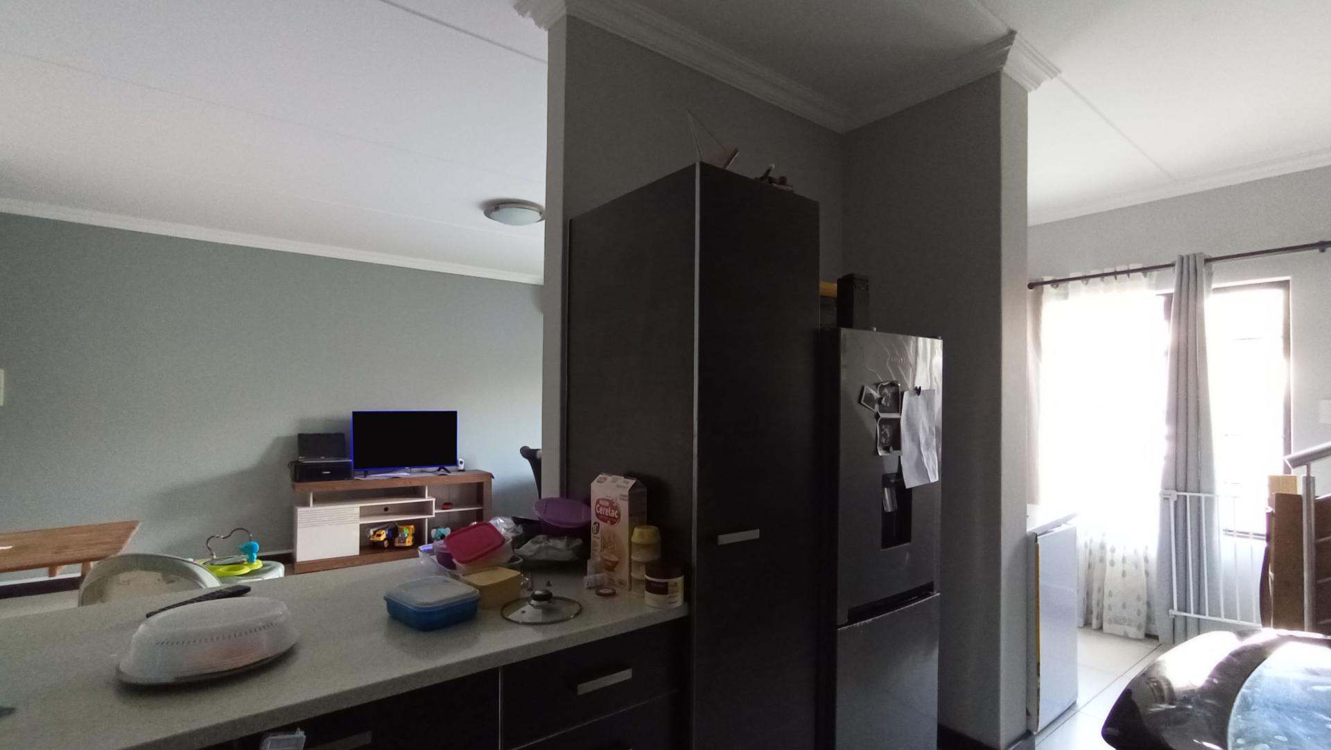 Kitchen - 13 square meters of property in Halfway Gardens